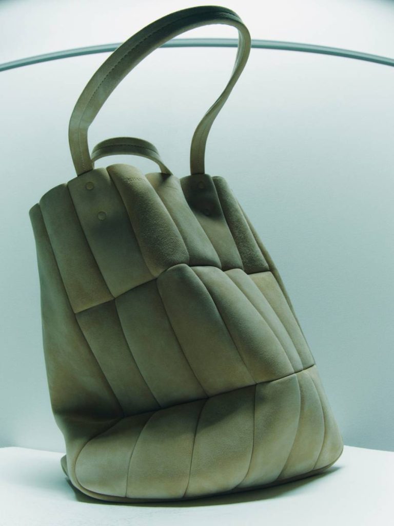 Totes Women Beige Khaite Zoe Tote In Beige Suede - Image 5