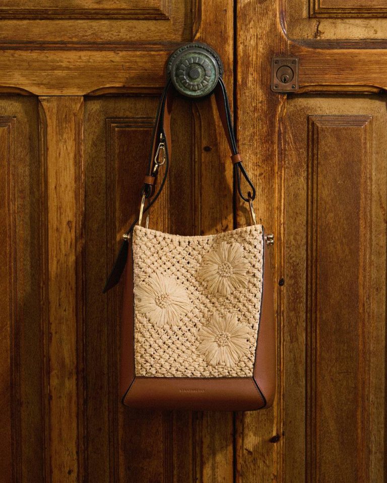 Women Strathberry Shoulder Bags Lana Midi Bucket Bag Floral Paper Raffia/Tan
